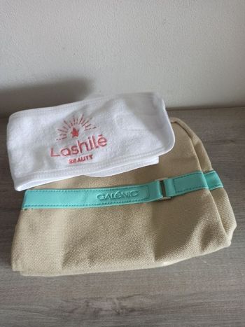 Trousse de toilette et bandeau
