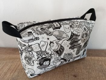 Trousse de toilette asiatique noir et blanc