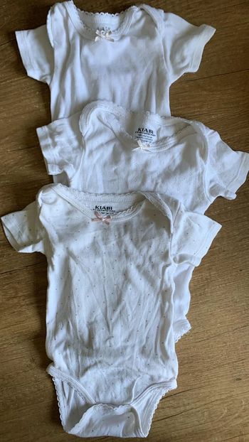 Lot de 3 bodys Mc Kiabi blanc 3 mois comme neuf
