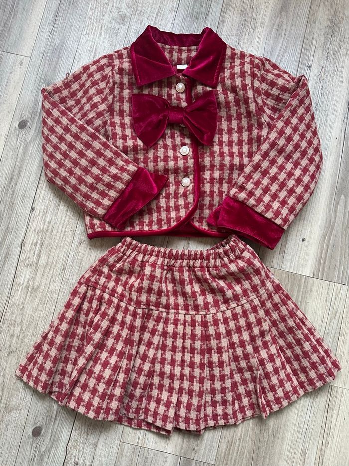 Ensemble fille jupe et veste rouge bordeaux 5 ans - photo numéro 2