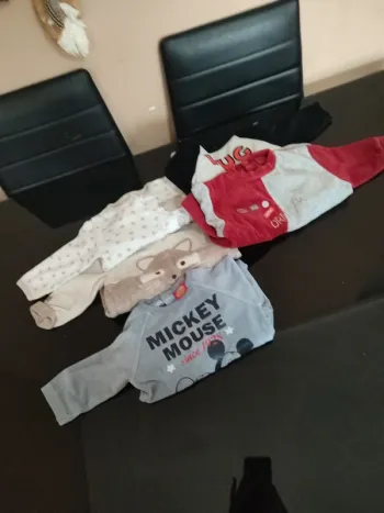 Lot 5 pijamas velours 6 mois