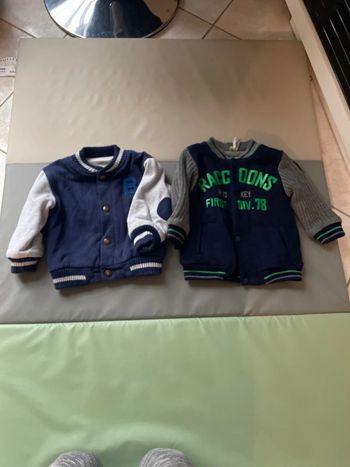 Lot de 2 vestes 12 mois