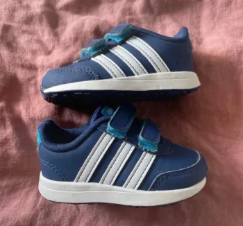 Basket adidas taille 19