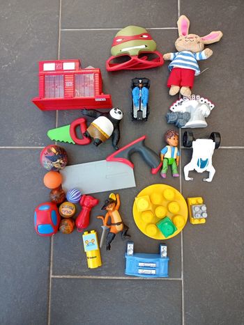 Lot divers petits jeux pour garçon