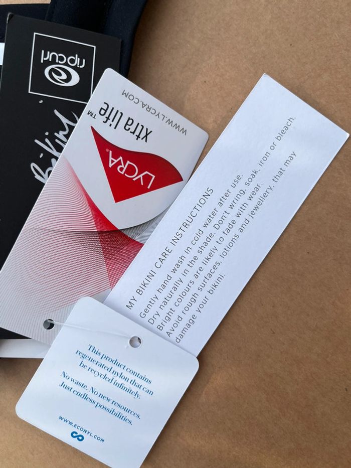 Haut de maillot blanc et noir - photo numéro 7