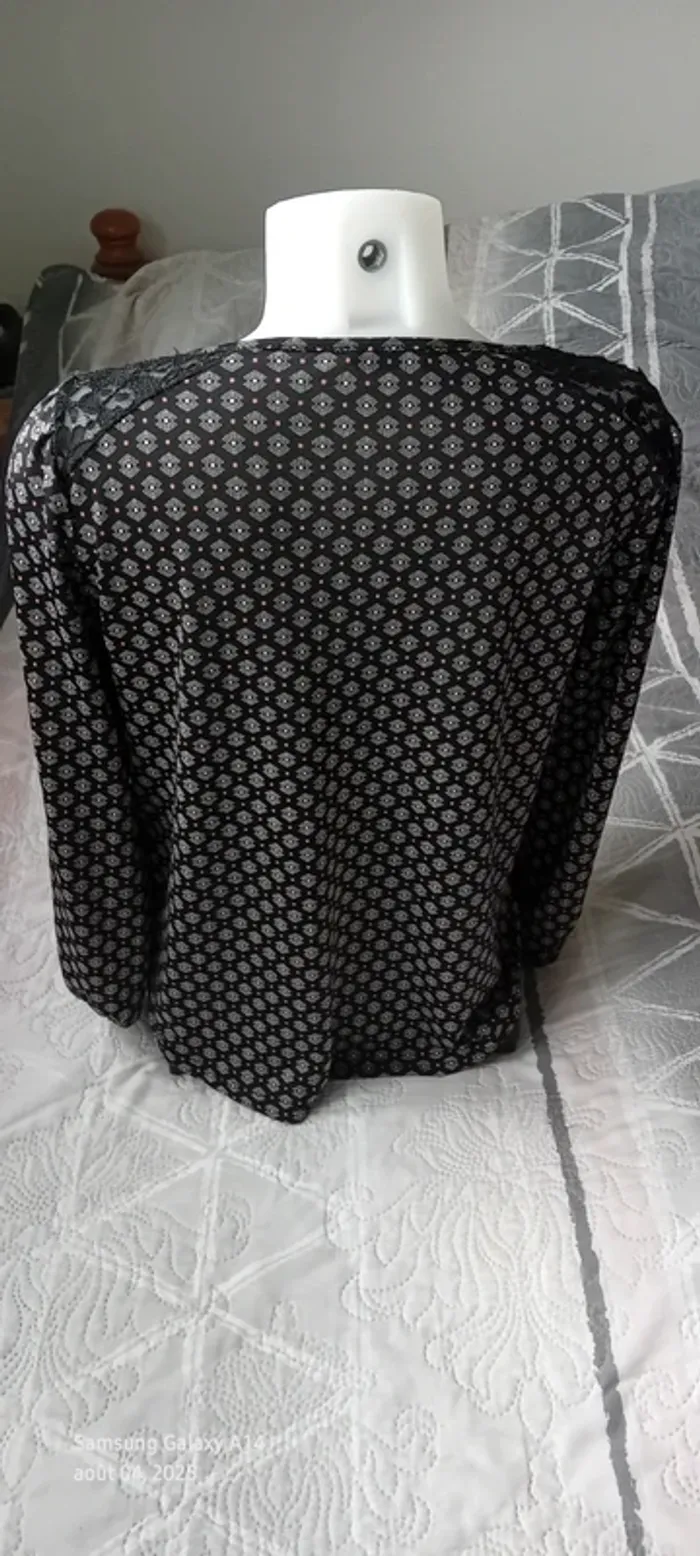 Blouse fluide col en V avec dentelle évasé imprimé géométrique et points noir femme 38 cache cache - photo numéro 6