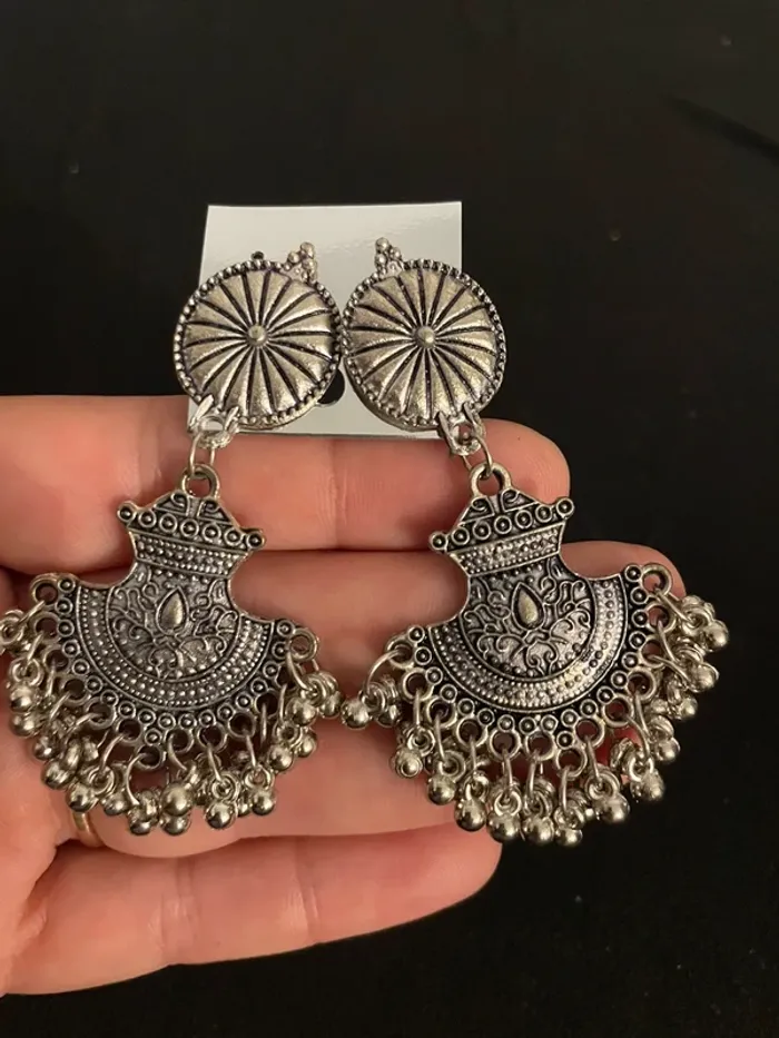 Boucles pendante en métal argenté - photo numéro 5
