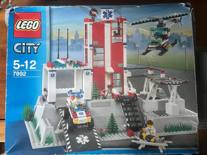 Lego hôpital city 7892 - photo numéro 10