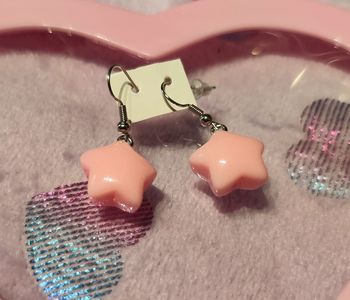 Petites étoiles 3D roses plastique en boucles d'oreilles