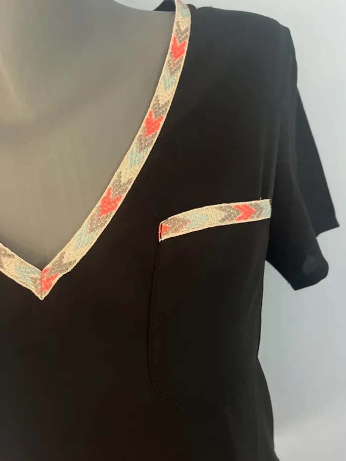 T-shirt manches courtes noir Sweed Paris taille 2 – transparent partiel, bandeau coloré & poche cœur - photo numéro 2