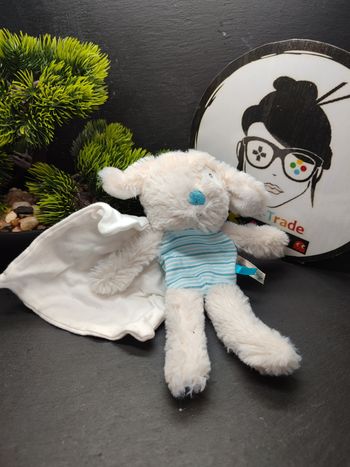 Doudou chien mouchoir cajou blanc bleu sucre d'orge rayé rayure cajou Cocard