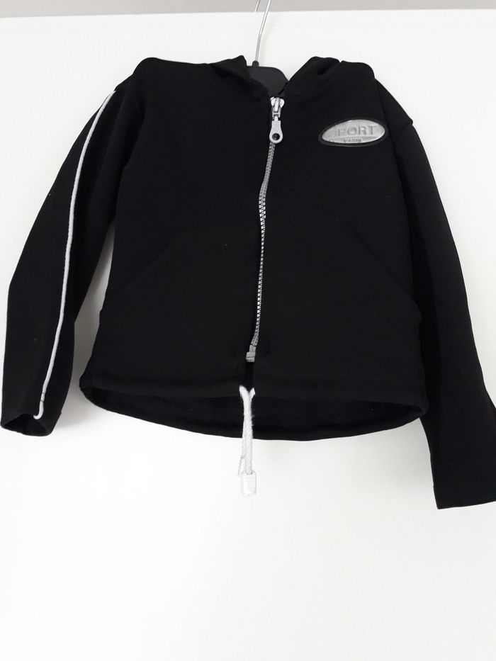 Sweat à capuche noir 24/36 mois