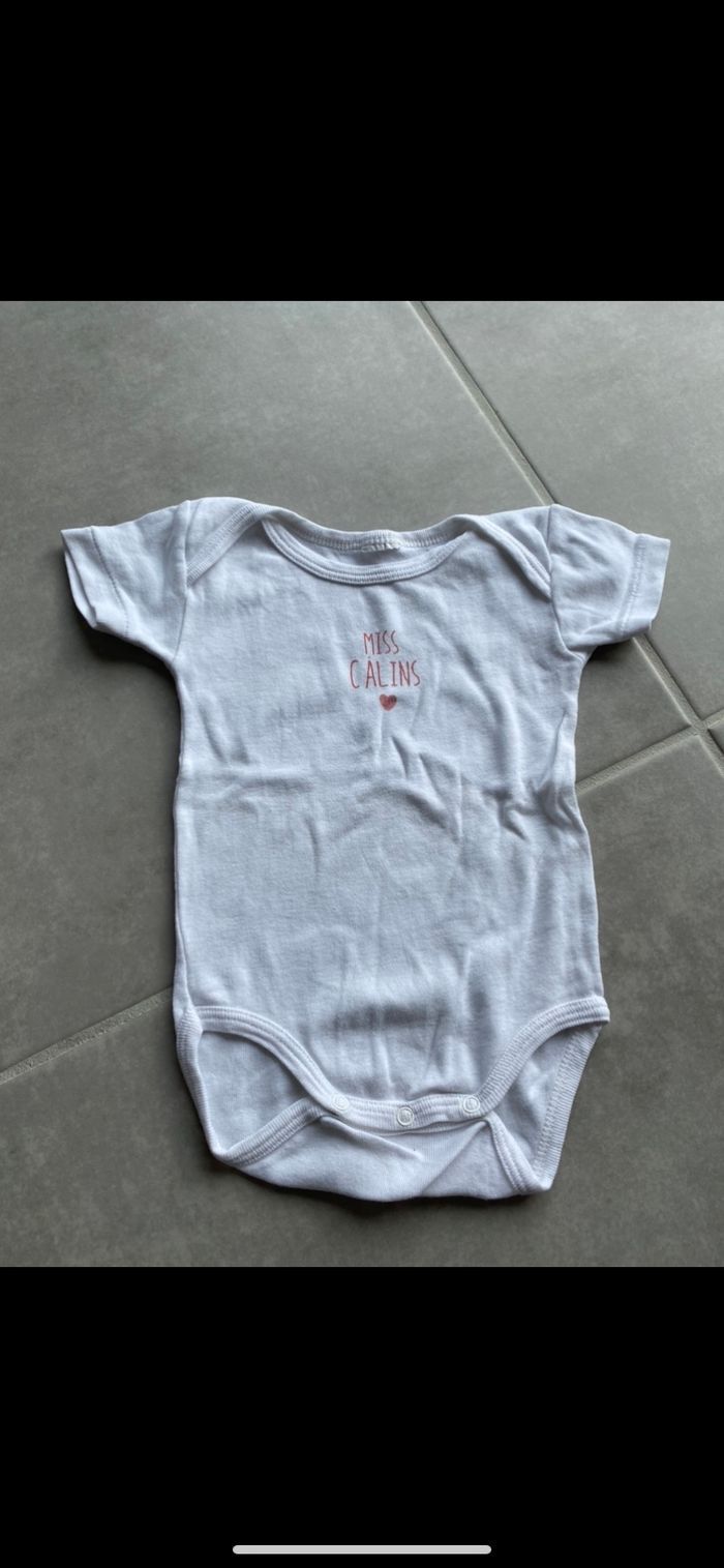 Lot de 2 bodys manches courtes 6 mois - photo numéro 2