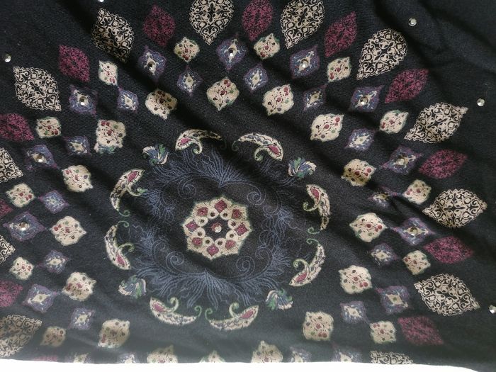 Blouse  noire avec motifs - photo numéro 8