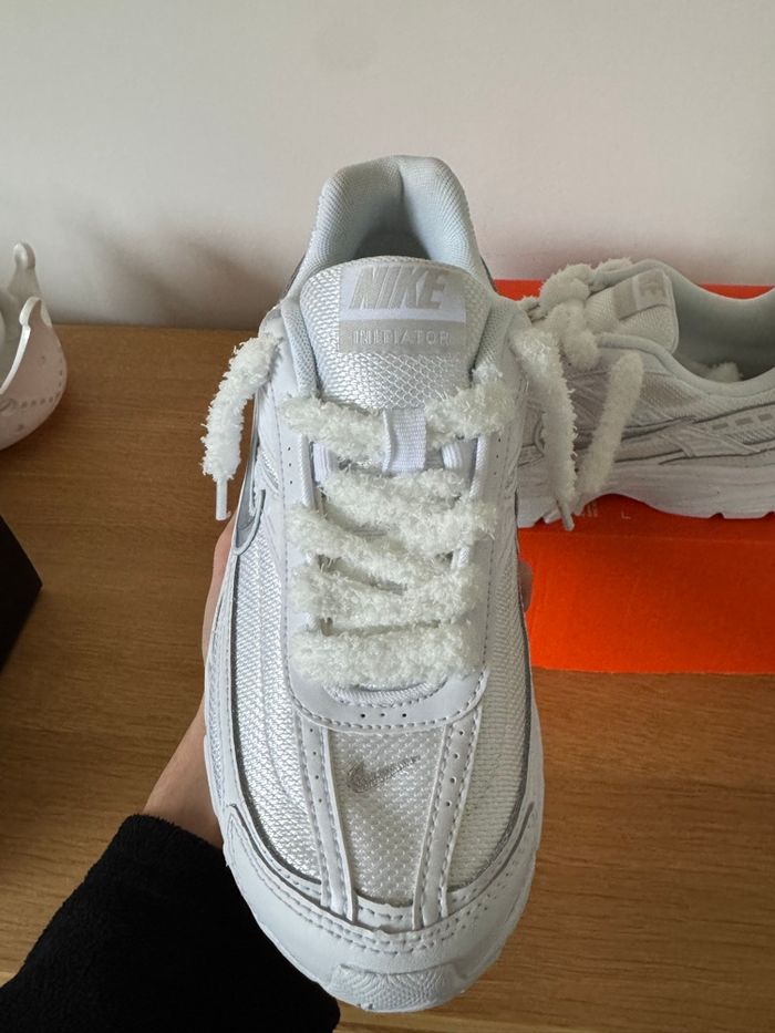 Nike Initiator Blanche Lacets Fluffy - photo numéro 3