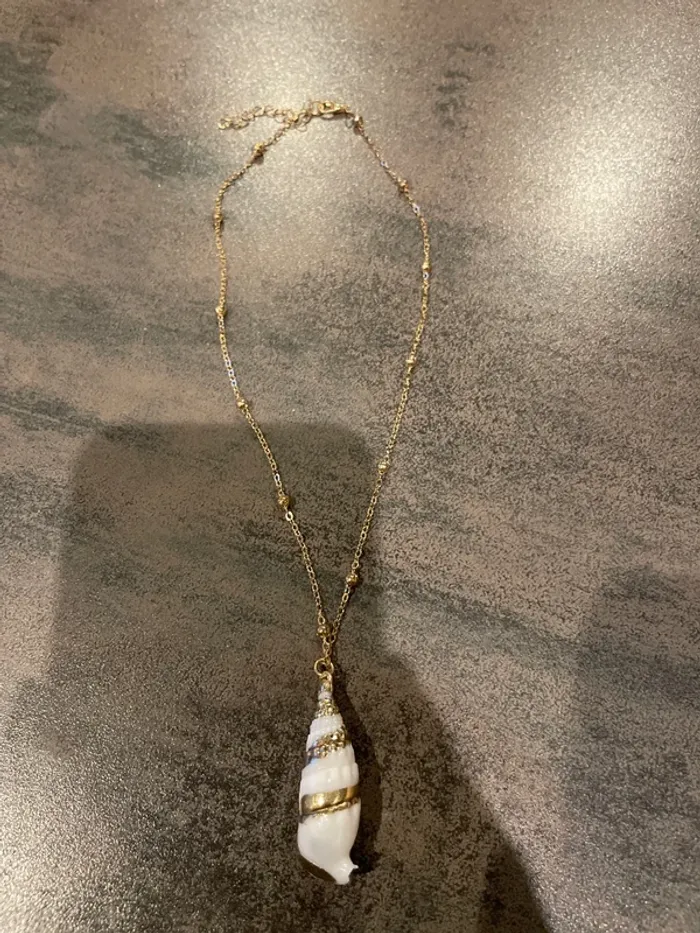 Chaîne pendentif coquillage
