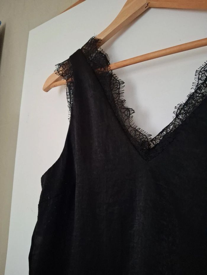 Kiabi top soyeux avec dentelle taille M - photo numéro 4