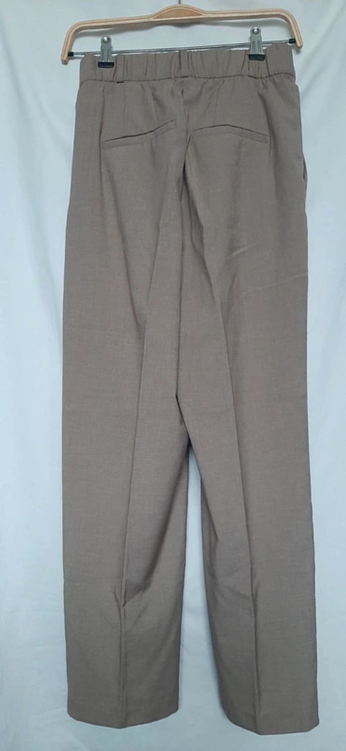 Pantalon femme avec des plis - photo numéro 3