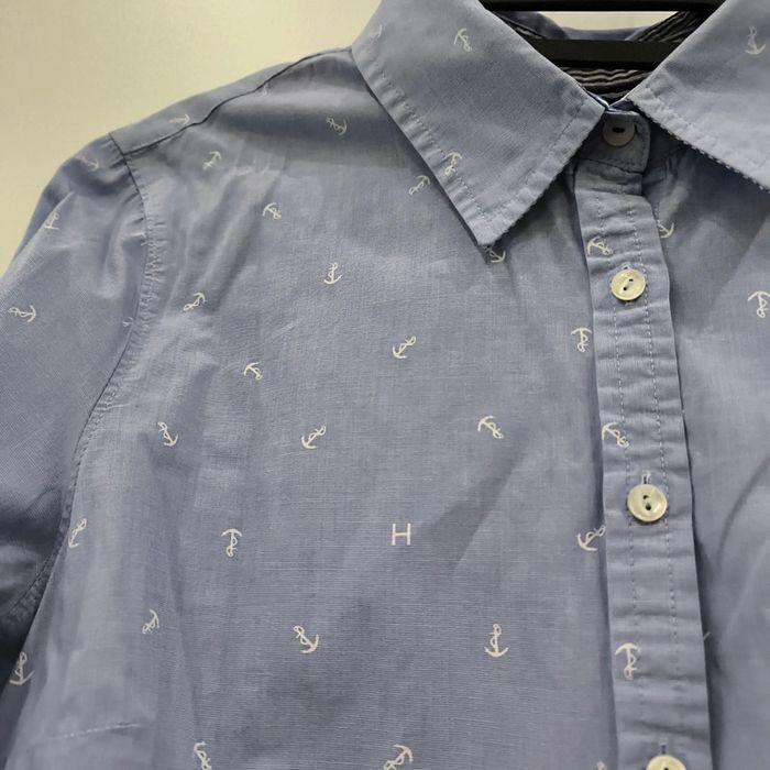Chemise tommy Hilfiger taille 10 ans avec ancres et lettre H - photo numéro 2