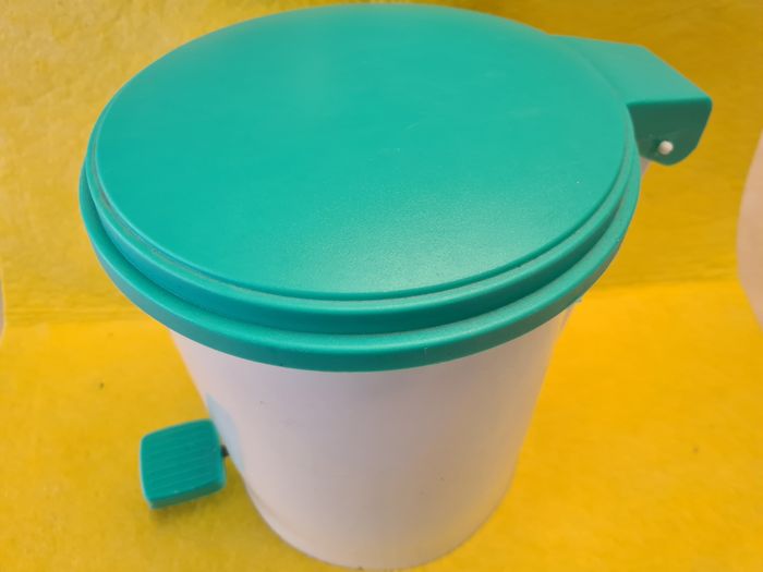 Poubelle de salle de bain comme neuve