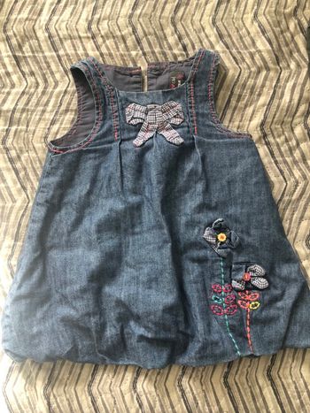 Jolie robe 6 mois neuf 