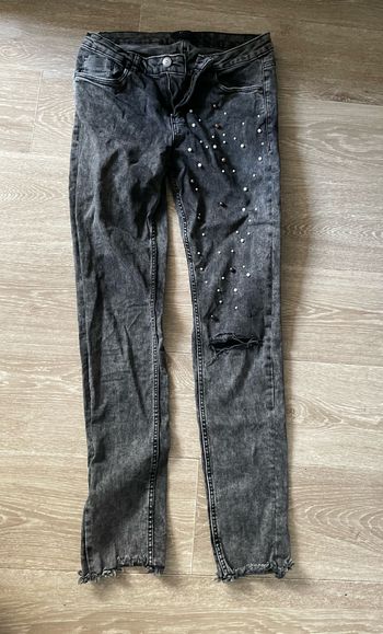 Jean troué avec perles taille 38