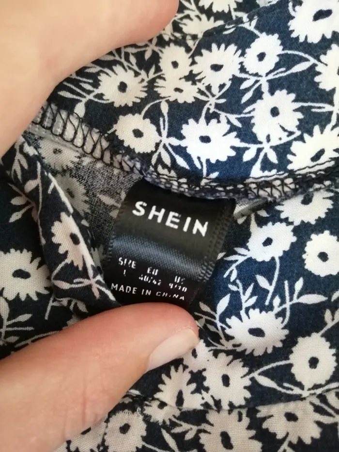 Pantalon bleu marine fluide large à motifs fleurs blanches poches / shein / (40-42) - photo numéro 7