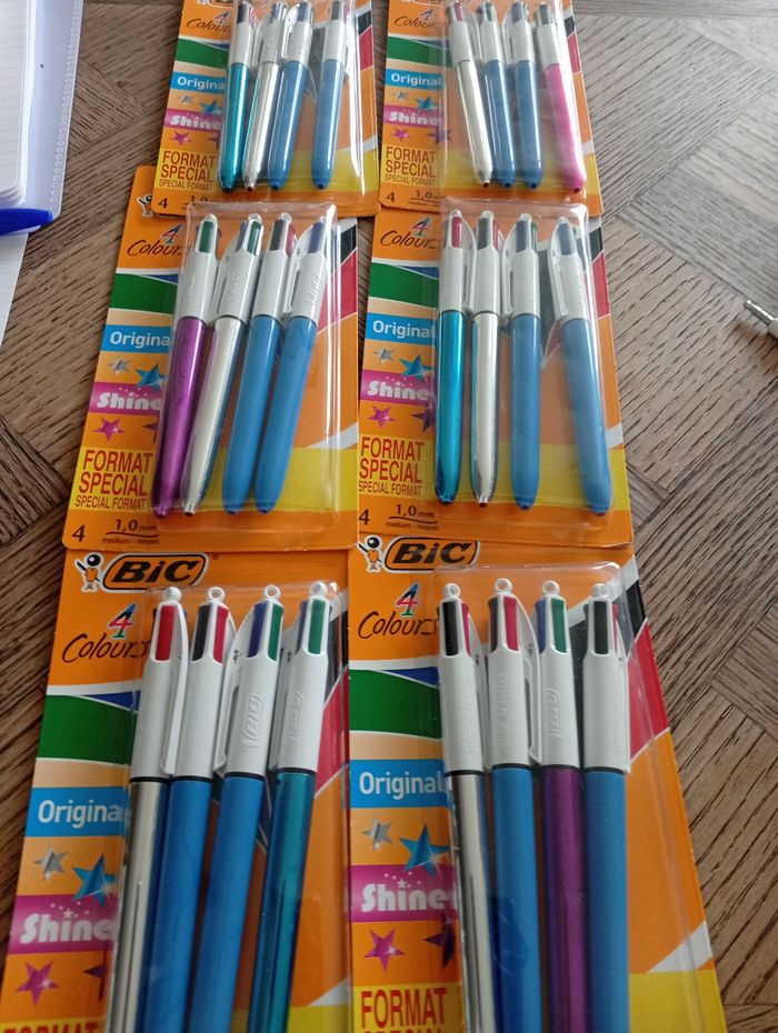 Lot 6 paquets de stylos bic 4 couleurs à 30€ 
Le paquet à 5€