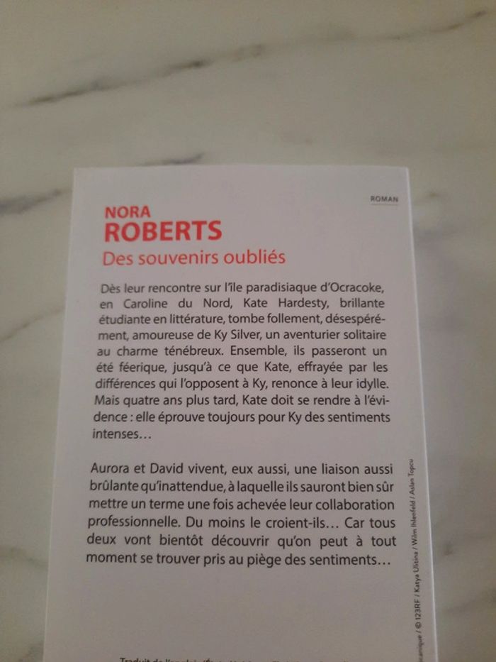 Livre " Des souvenirs oubliés" - Nora Roberts - photo numéro 3