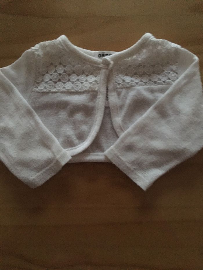 Boléro blanc Gémo 6 mois