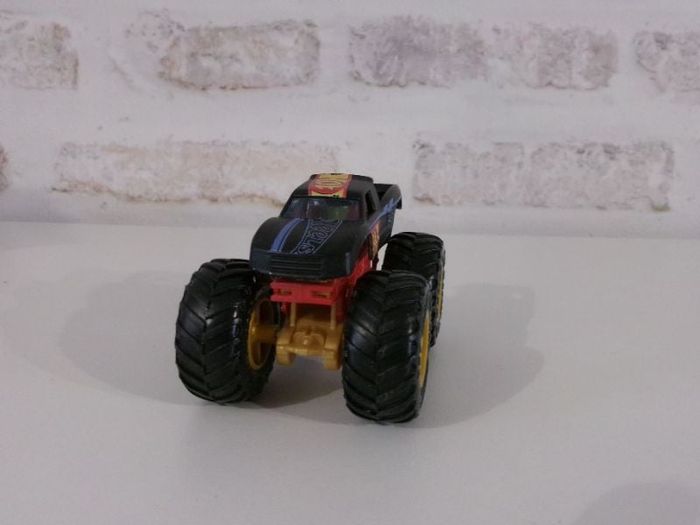Monster truck hotwheels