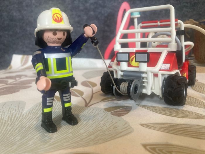 Playmobil - pompiers et 2 personnages - photo numéro 4