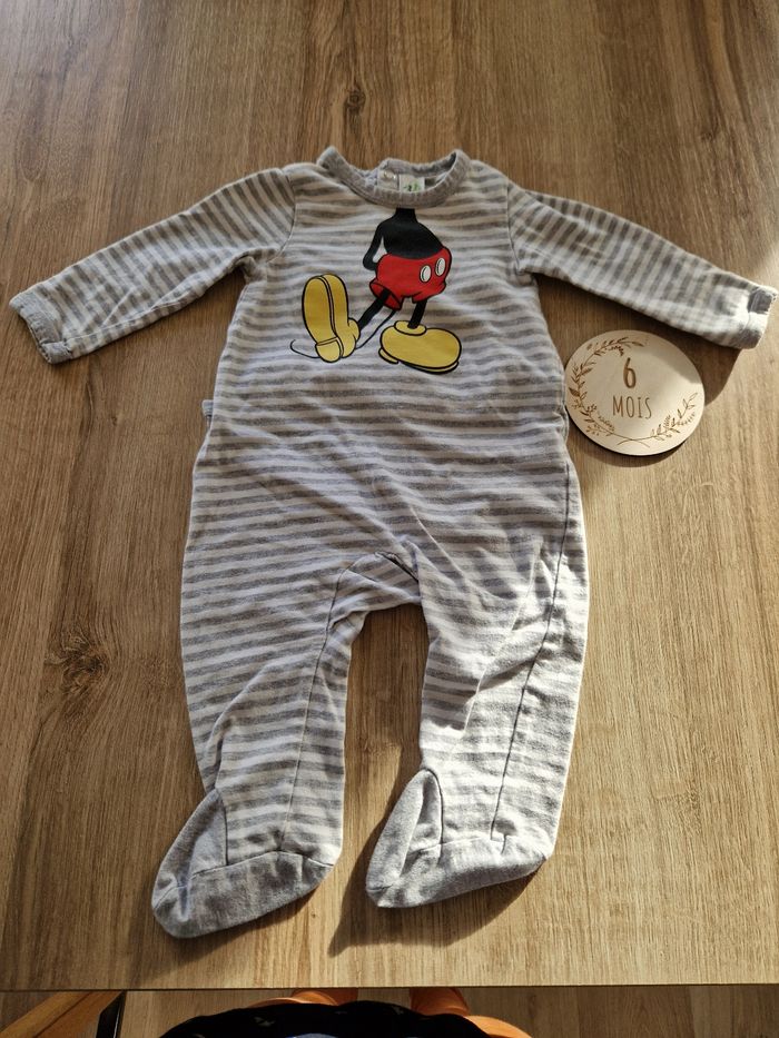 Grenouillère/Pyjama Disney Mickey Rayé Gris et Blanc - Taille 6 Mois - État Impeccable