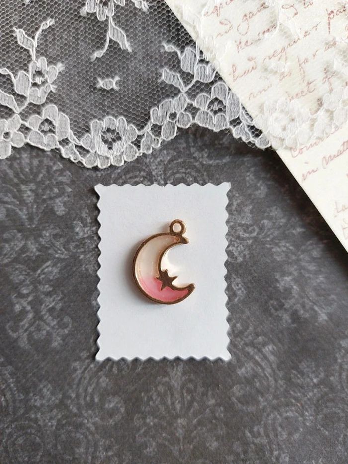 magnifique pendentif croissant de lune couleur rose - photo numéro 5