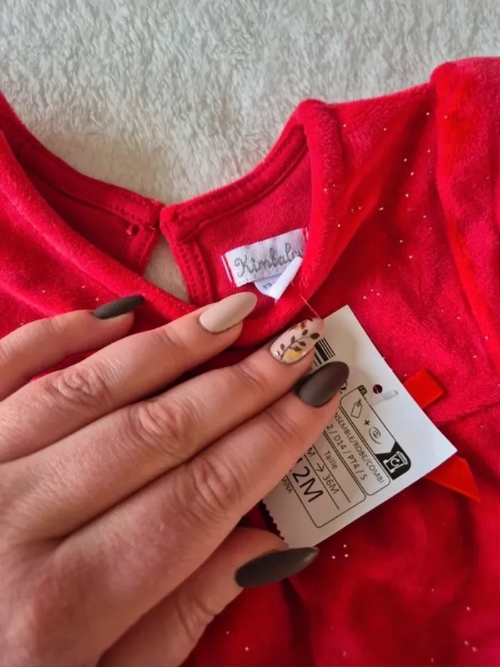 Robe rouge et paillettes dorées 
Kimbaloo
12 mois
Neuf - photo numéro 3