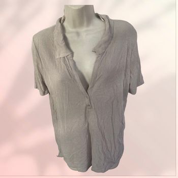 Tee shirt avec boutons et col