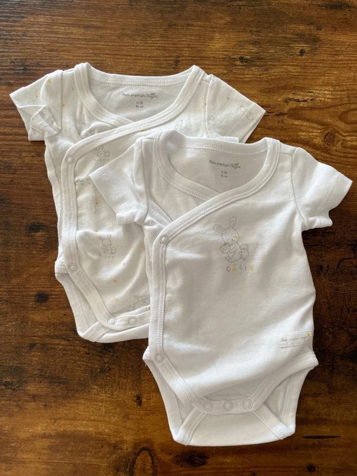 Lot de 2 bodies blanc et motif lapin caché coeur à manches courtes