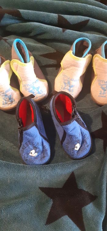 Chaussons lot de 3 en bon état  de paires en 21 et une en 22