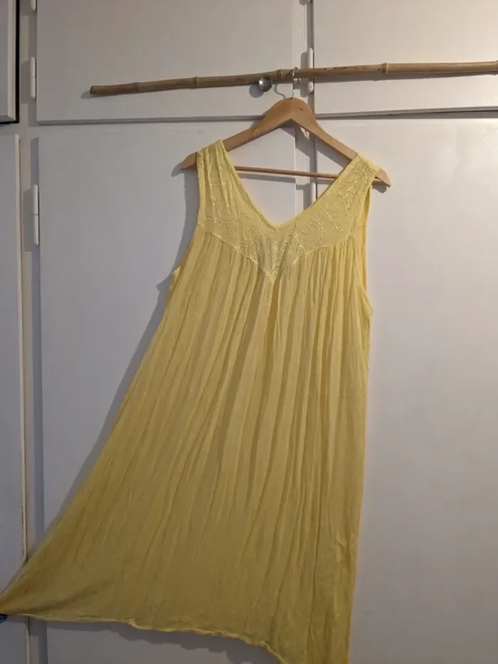 Robe jaune légère - photo numéro 5