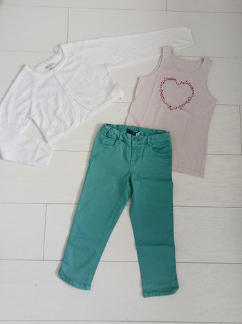 Vêtements 8 ans : pantacourt, débardeur, gilet