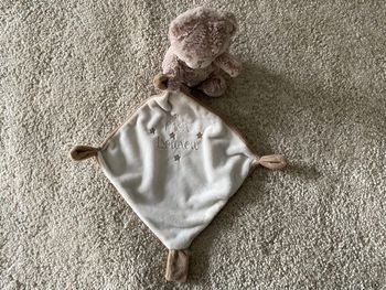 Doudou ours beige blanc avec mouchoir attache tétine Tex 🌻