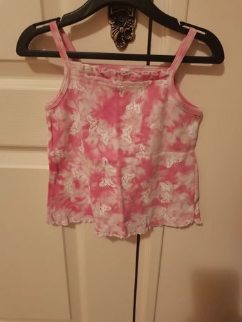 Débardeur fine bretelles rose motifs papillon