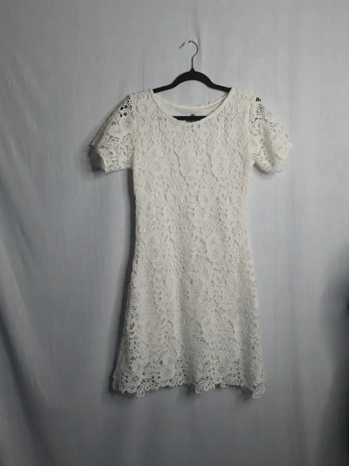 Magnifique robe blanche en dentelle
