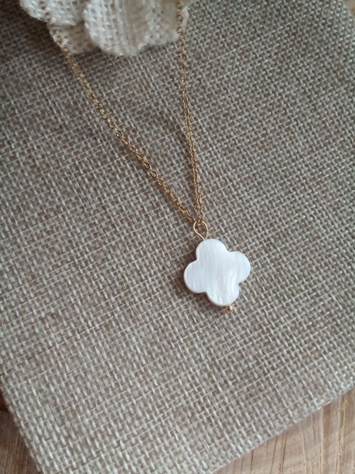 Collier porte bonheur trèfle de n'a'c'r'e naturelle blanche 🤍. - photo numéro 2