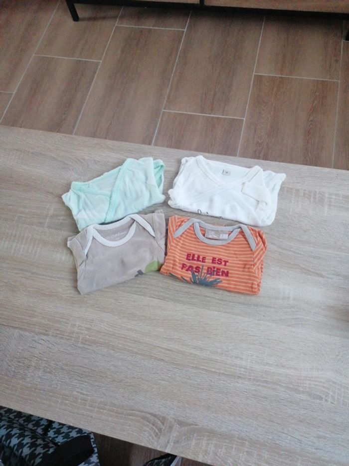 Lot de  bodies mixte