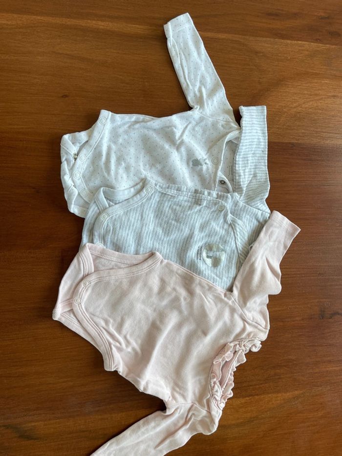 Lot de 3 bodies Obaïbi taille 1 mois très bon état