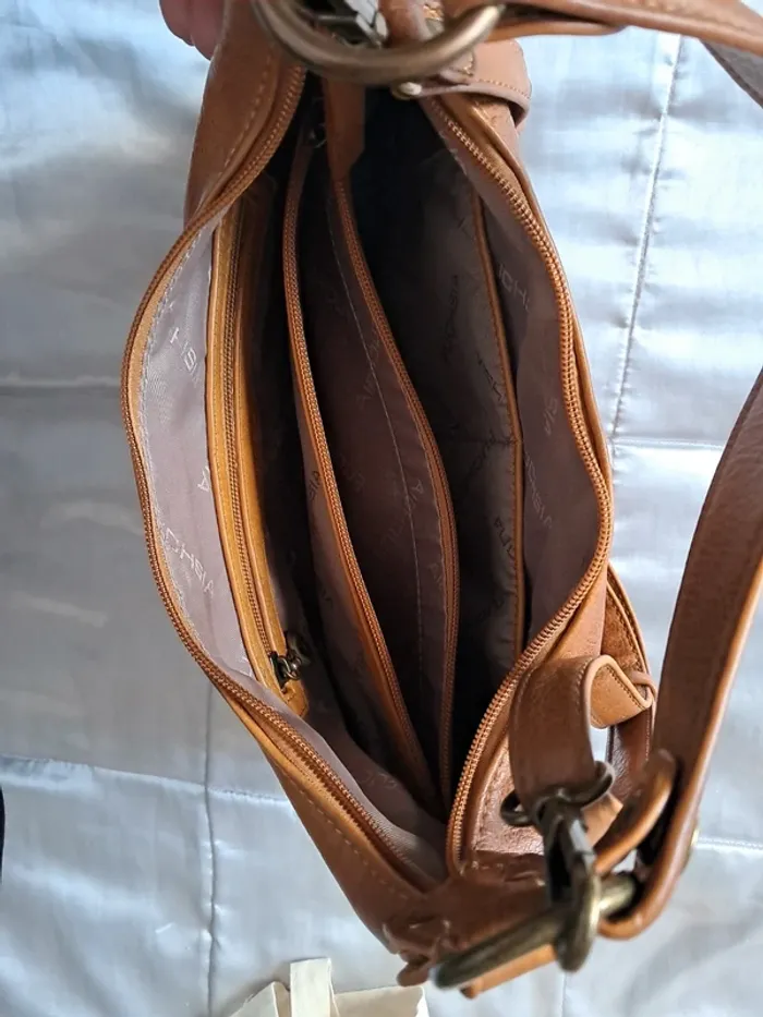 Magnifique sac camel Marque Fuchsia - photo numéro 4
