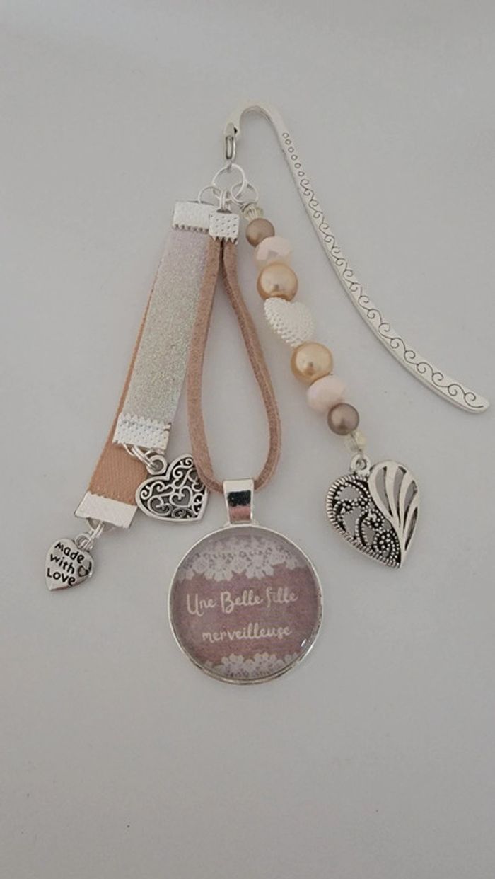 Cadeau belle fille, porte clé message bijoux de sac " belle fille merveilleuse "