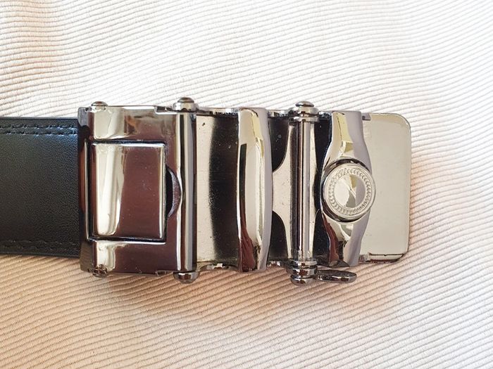 Ceinture noire en croûte de cuir - Boutique spécialisée - Ajustable de 50 à 125 cm - photo numéro 3