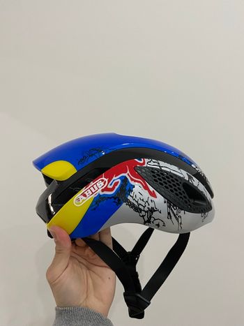 Casque Abus x Redbull